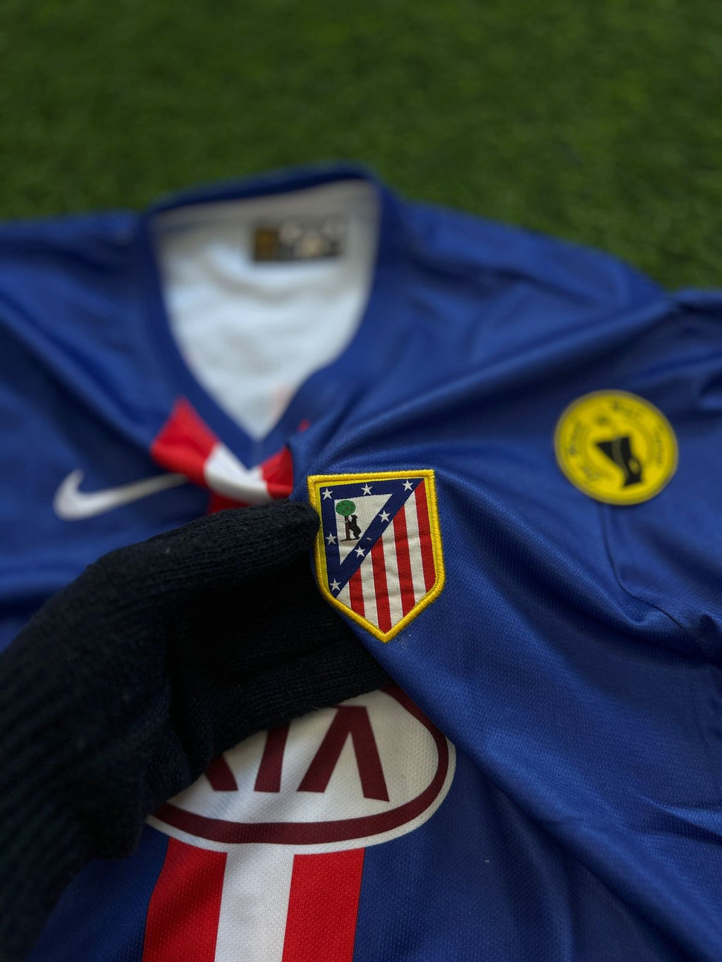 ATLETICO 2010-11 AWAY KIT, HALFSLEEVE EMBROIDERY
