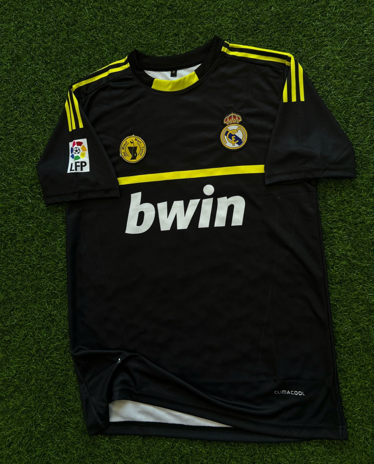 REAL MADRID  2011-12 SEASON GK KIT, HALFSLEEVE EMBROIDERY
