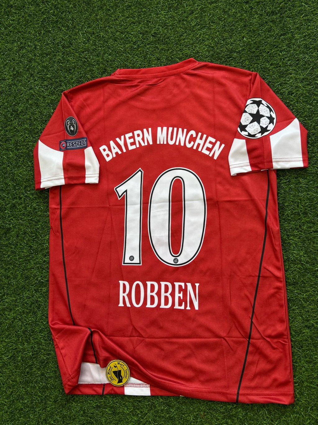 BAYERN MUNICH 2010-11 HOME KIT, HALFSLEEVE EMBROIDERY