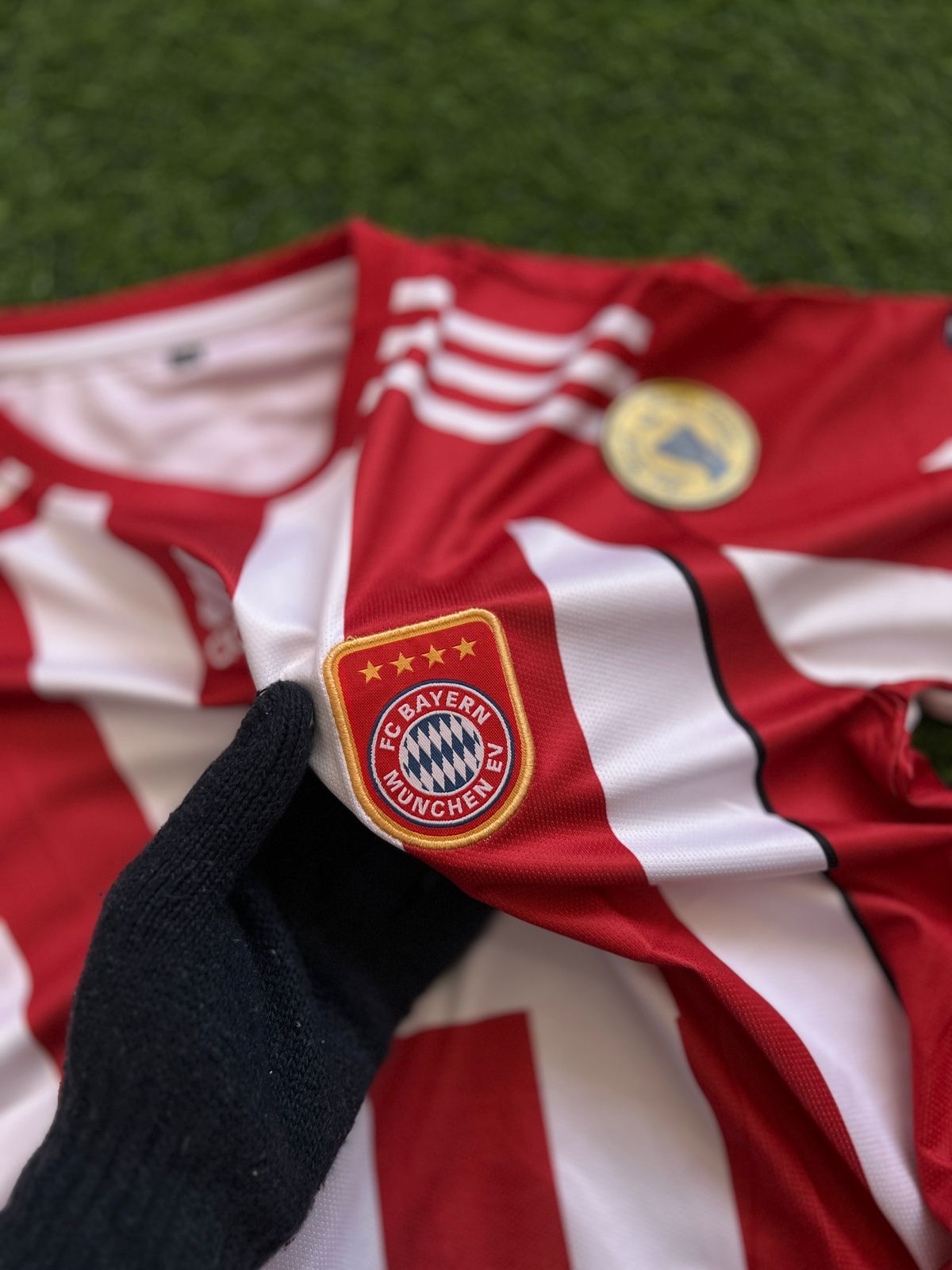 BAYERN MUNICH 2010-11 HOME KIT, HALFSLEEVE EMBROIDERY