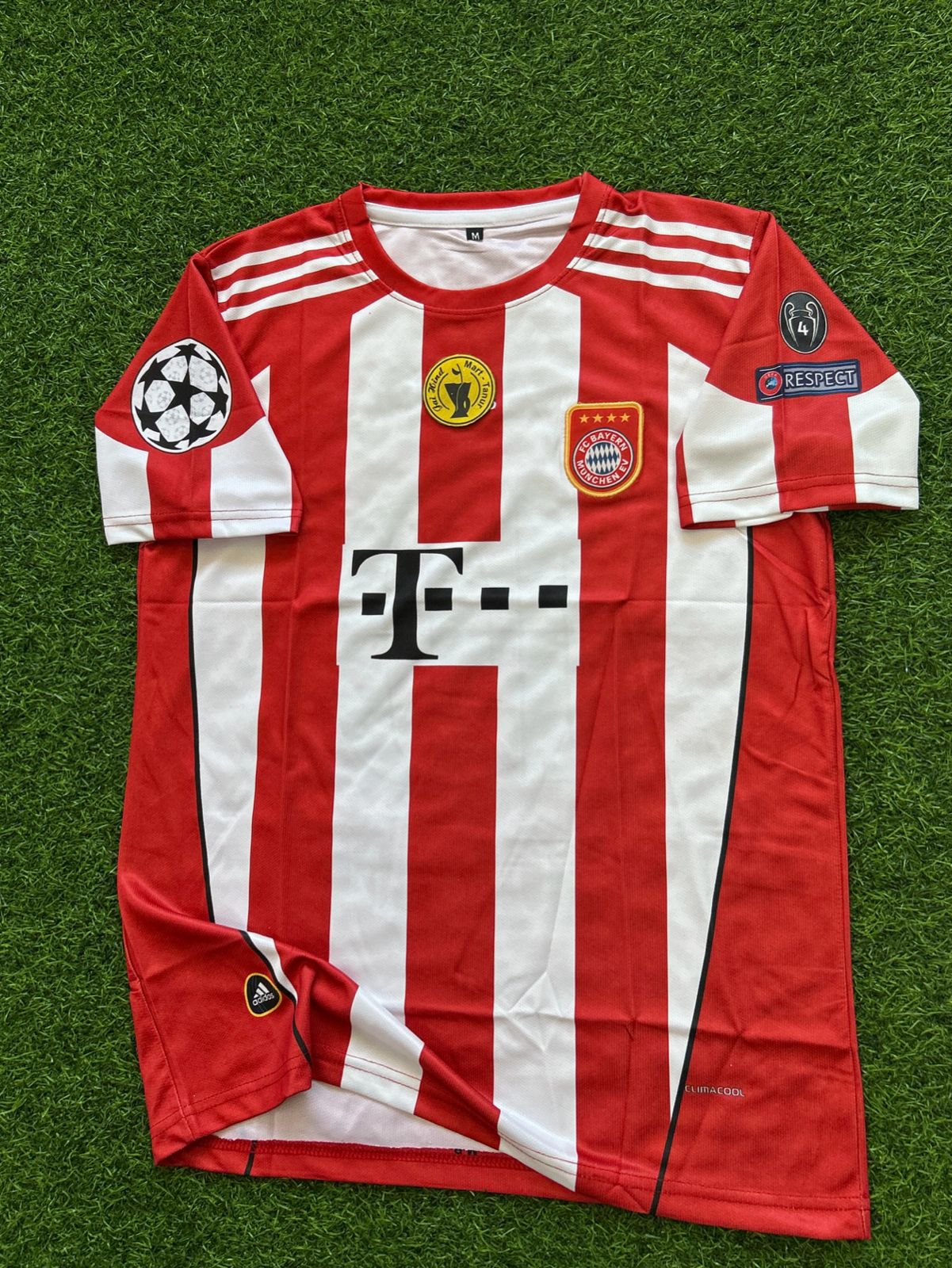 BAYERN MUNICH 2010-11 HOME KIT, HALFSLEEVE EMBROIDERY