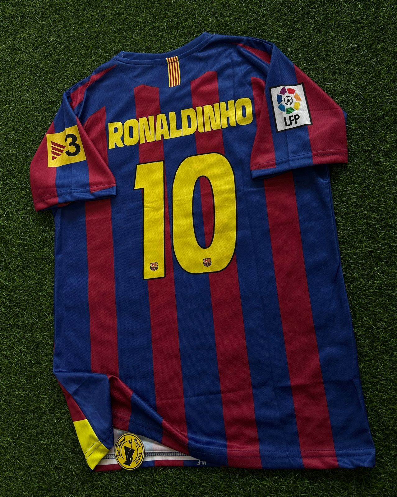 BARCELONA 2005-06 HOME KIT, HALFSLEEVE EMBROIDERY