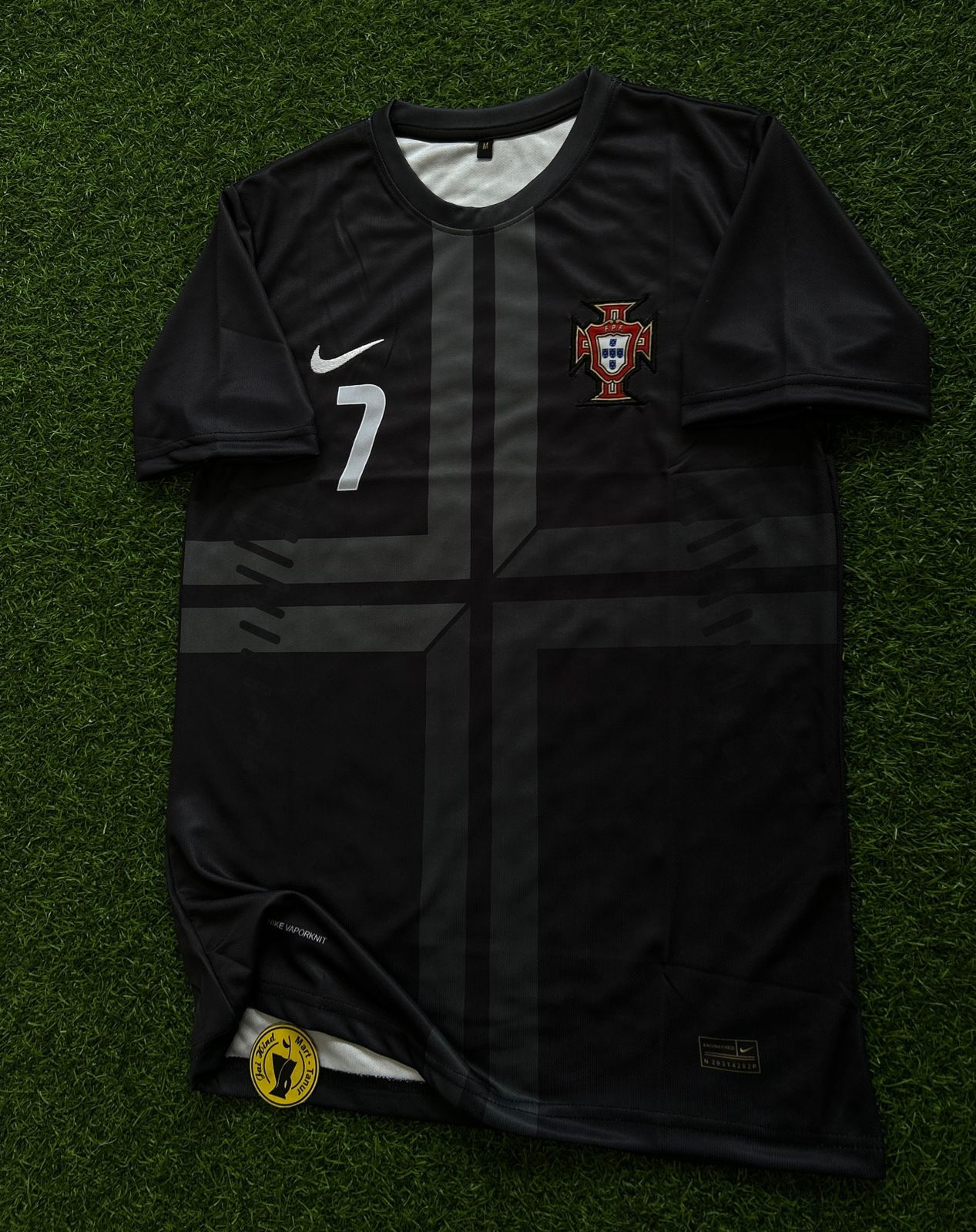 PORTUGAL 2013-14 AWAY KIT, HALFSLEEVE EMBROIDERY