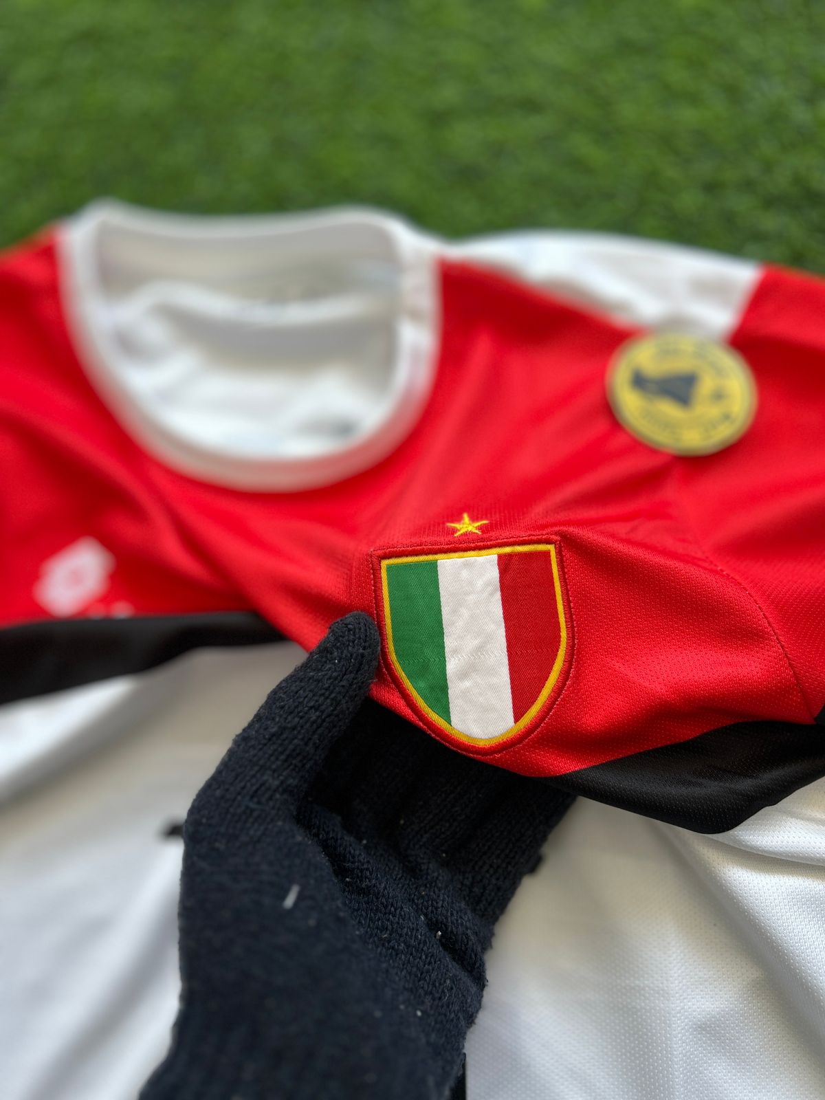 AC MILAN 1994-95 AWAY KIT, HALFSLEEVE EMBROIDERY