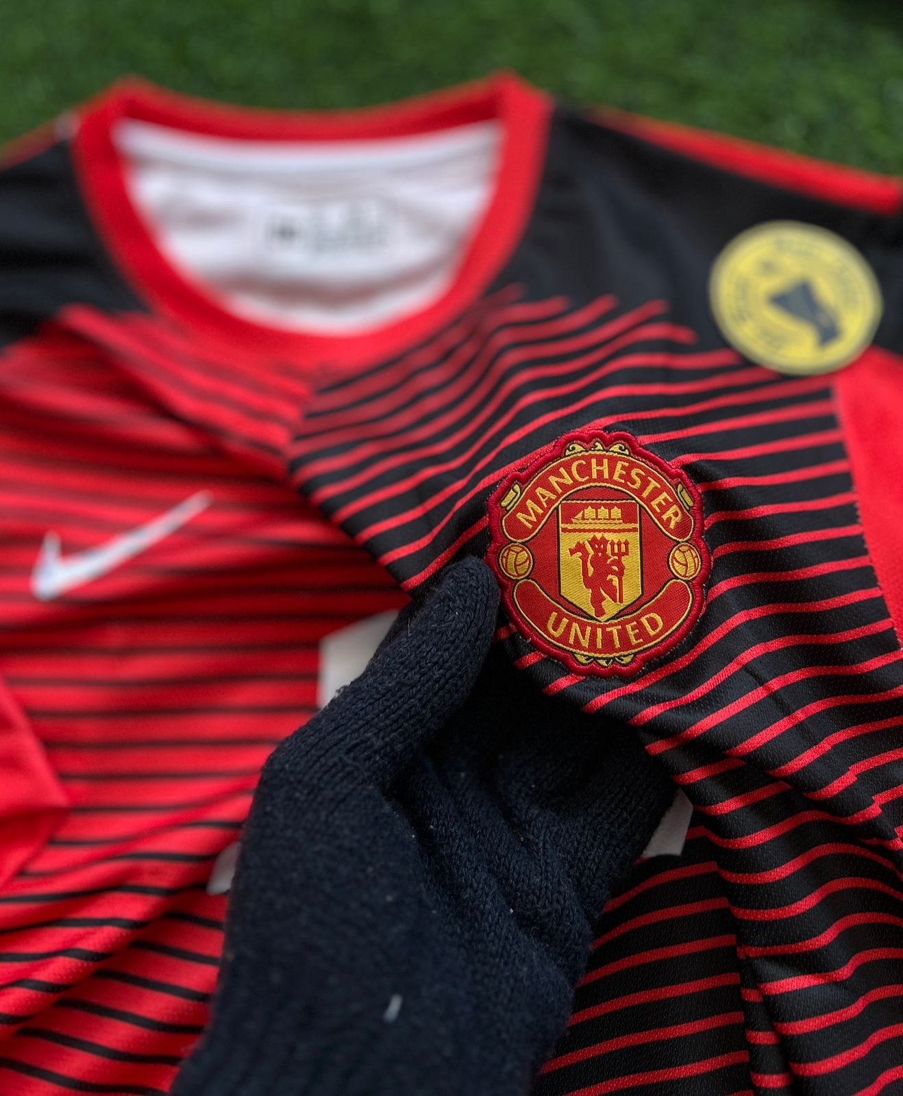 MAN UNITED 2014-15 PRE-MATCH TRAINING KIT, HALFSLEEVE EMBROIDERY