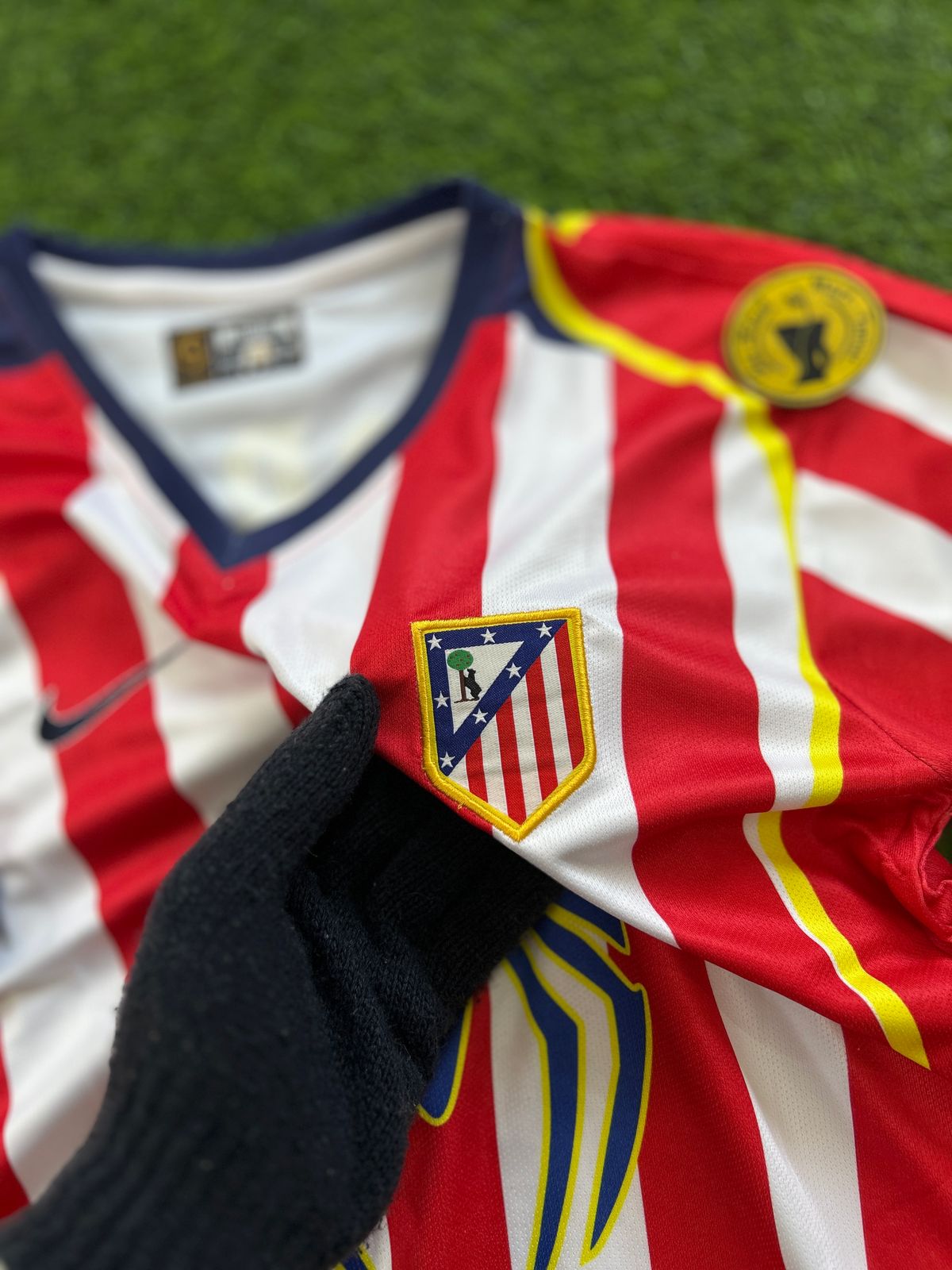 ATLETICO 2004-05 HOME KIT, HALFSLEEVE EMBROIDERY