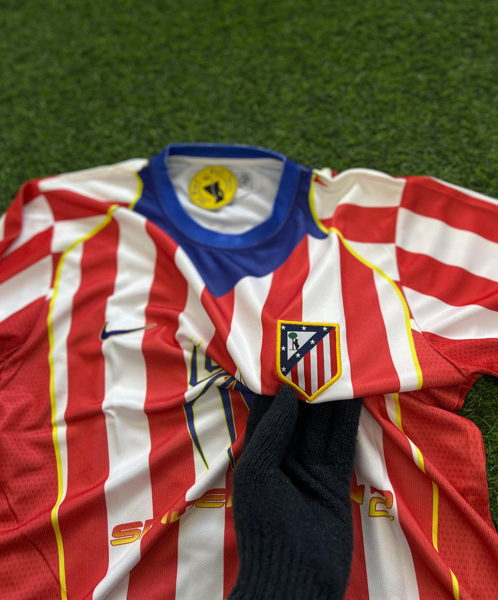 ATLETICO MADRID 2004-05 HOME KIT, HALFSLEEVE EMBROIDERY