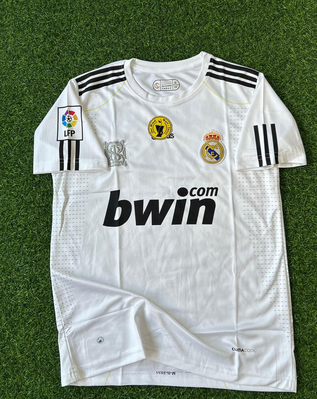 REAL MADRID 2009-10 HOME KIT, HALFSLEEVE EMBROIDERY