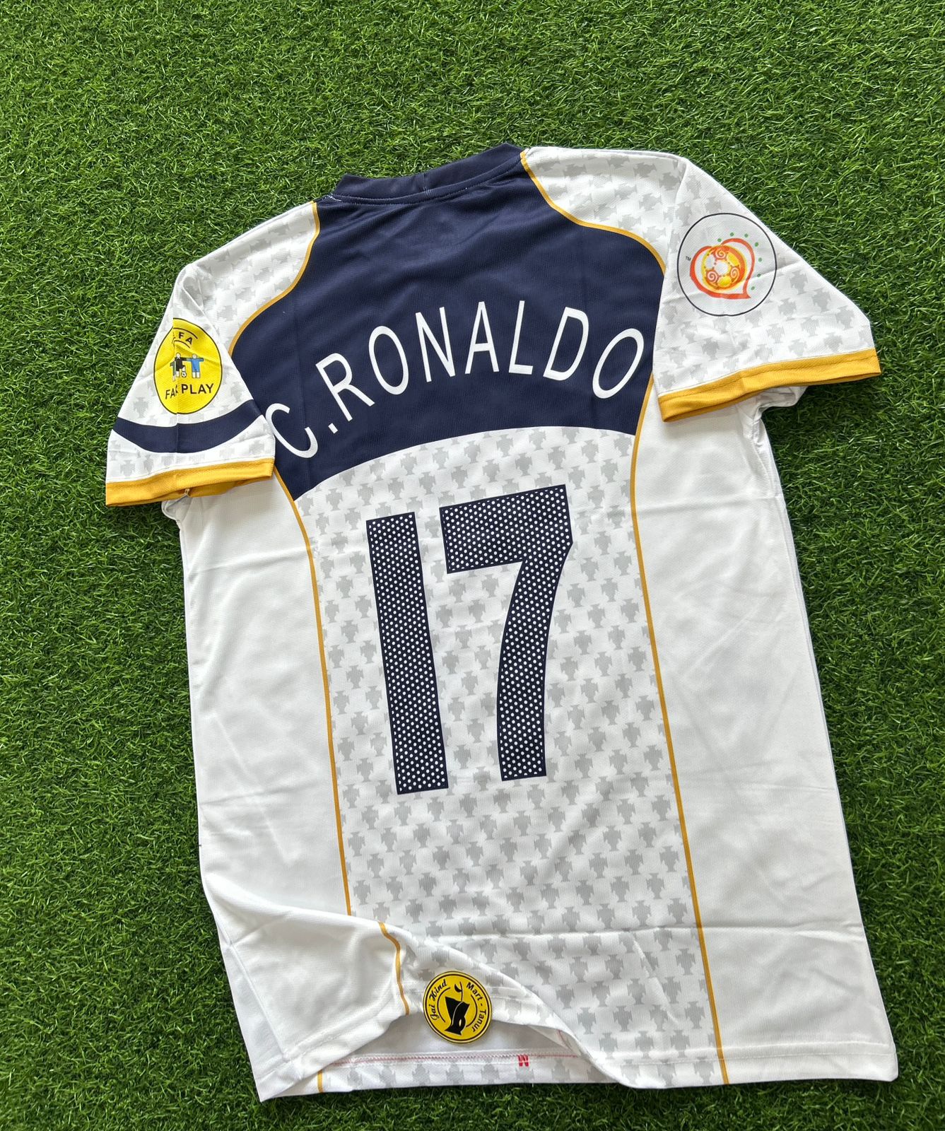 PORTUGAL 2004-05 AWAY KIT, HALFSLEEVE EMBROIDERY