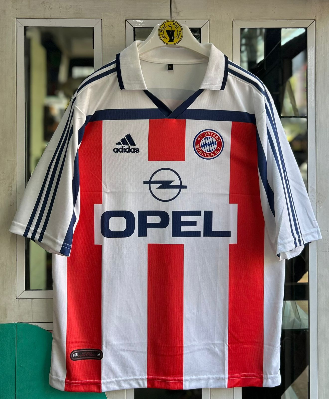 BAYERN MUNICH 2000-01 AWAY KIT, FIVE SLEEVE POLO EMBROIDERY
