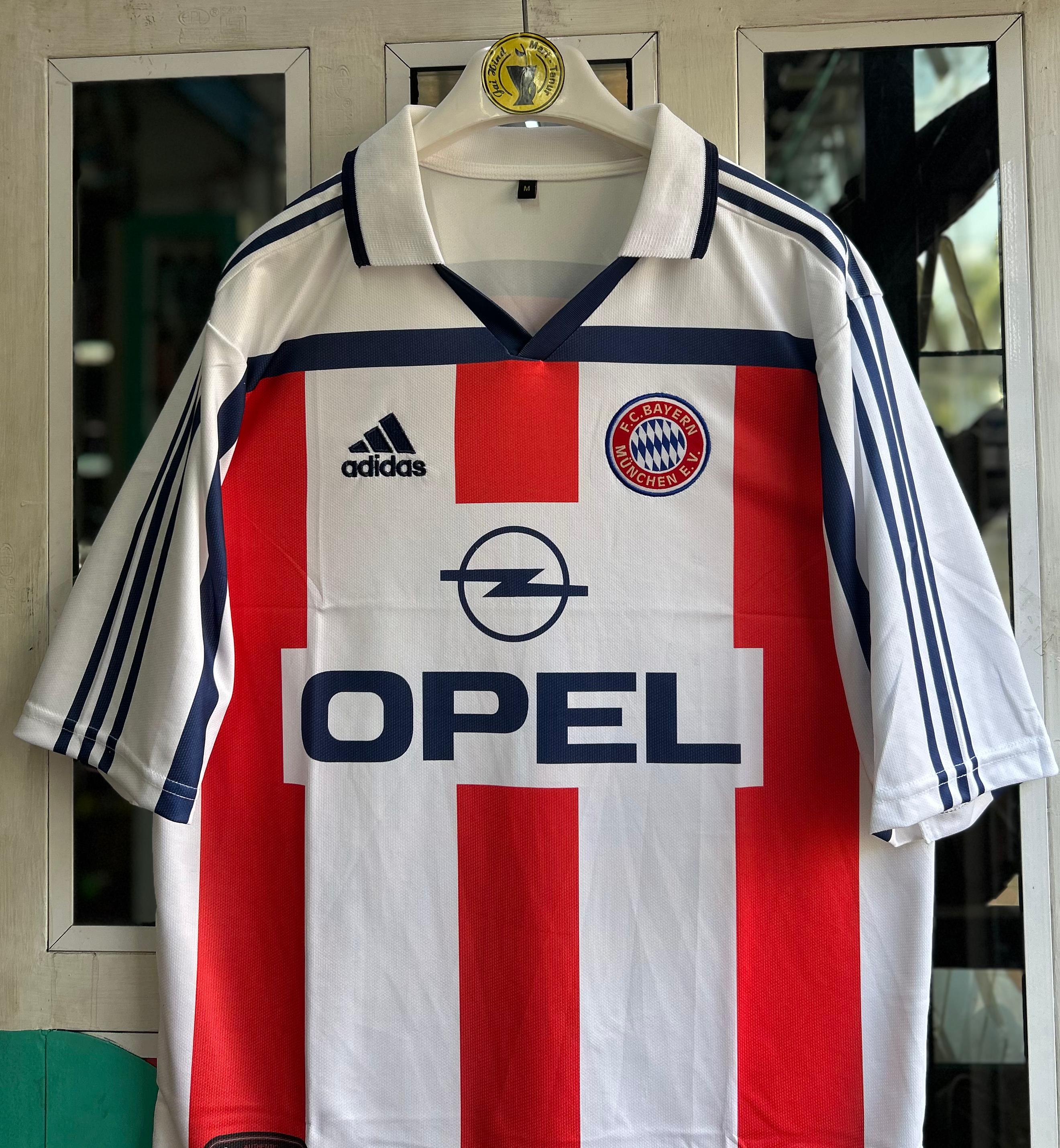 BAYERN MUNICH 2000-01 AWAY KIT, FIVE SLEEVE POLO EMBROIDERY