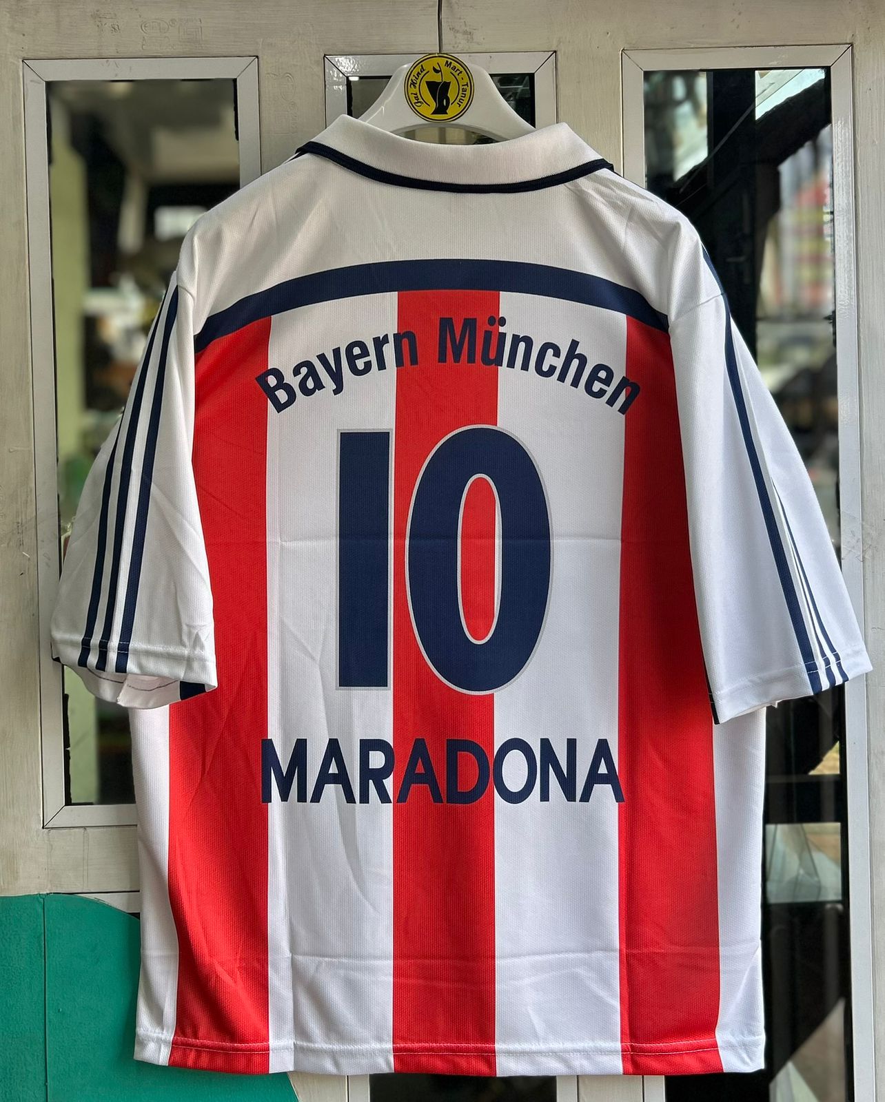 BAYERN MUNICH 2000-01 AWAY KIT, FIVE SLEEVE POLO EMBROIDERY