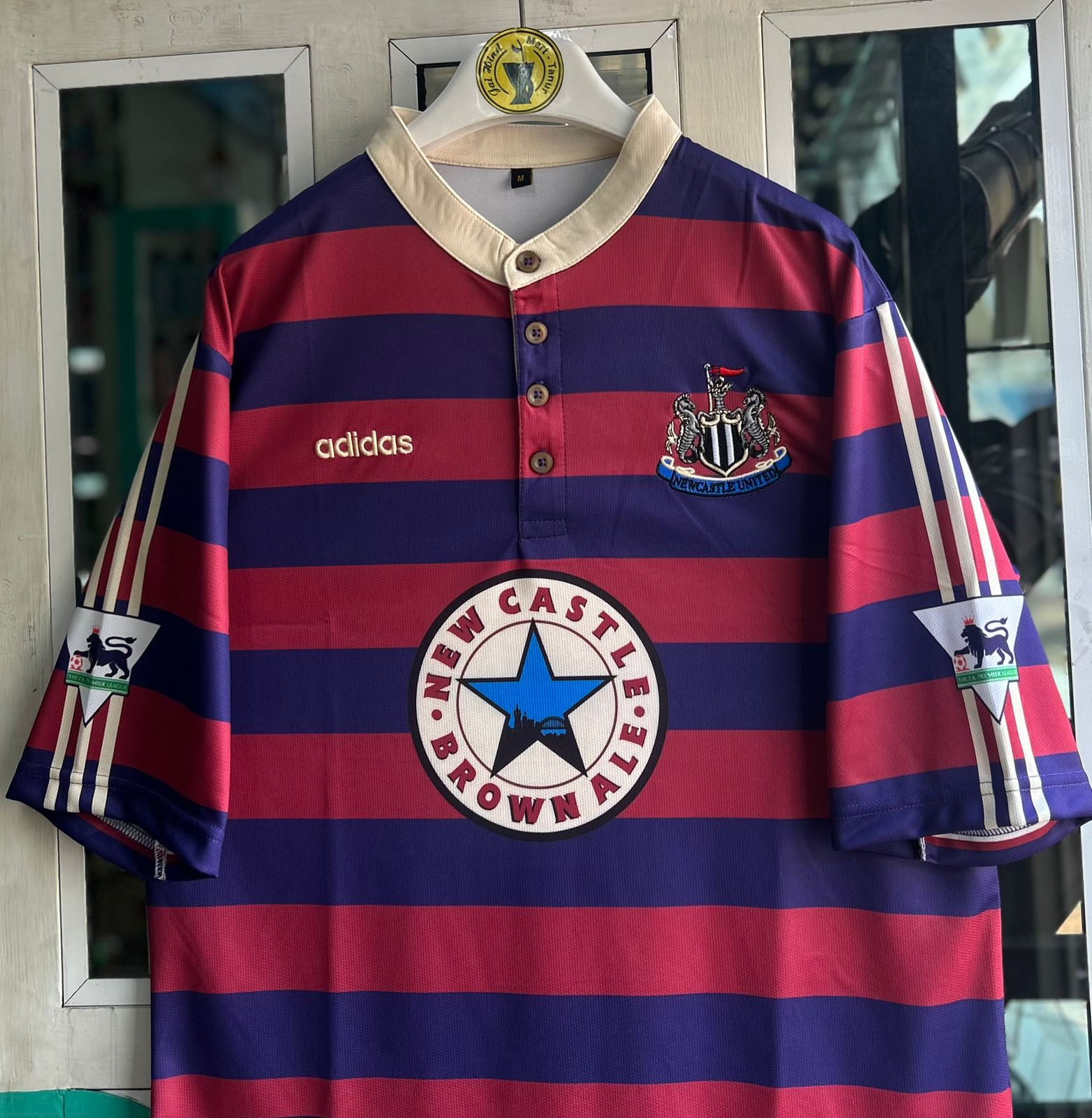 NEWCASTLE UNITED 1995-96 AWAY KIT, FIVESLEEVE EMBROIDERY