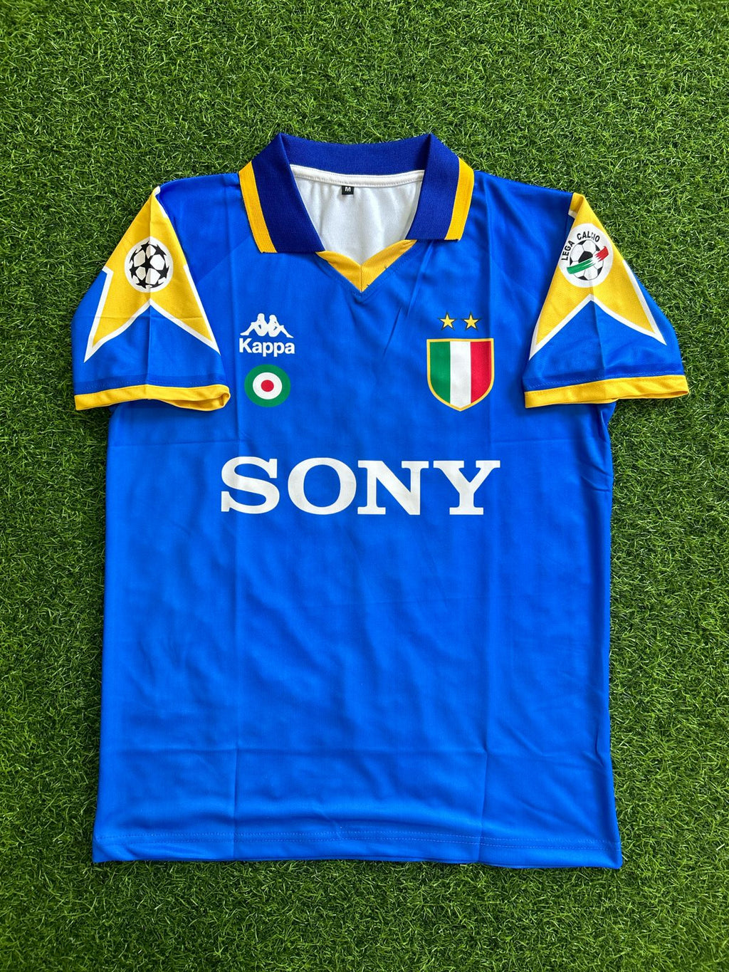 JUVENTUS 1995-96 AWAY KIT. HALFSLEEVE POLO SUBLIMATION