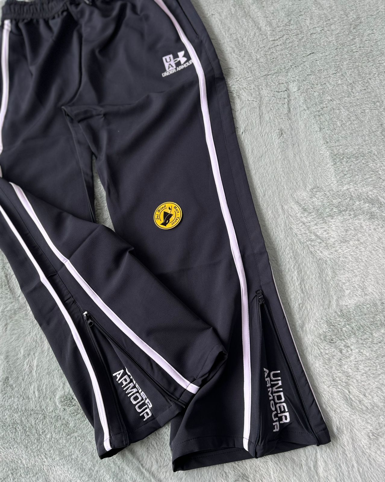 MEN'S PREMIUM TRACK PANT.