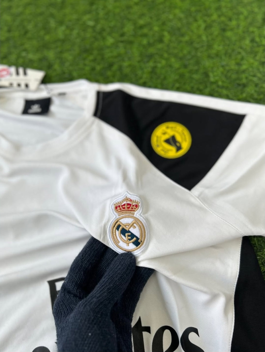 REAL MADRID PRIMIUM FIVESLEEVE T SHIRT, EMBROIDERY LOGO