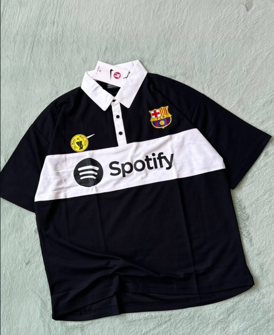 PREMIUM FIVESLEEVE T-SHIRT. BARCELONA