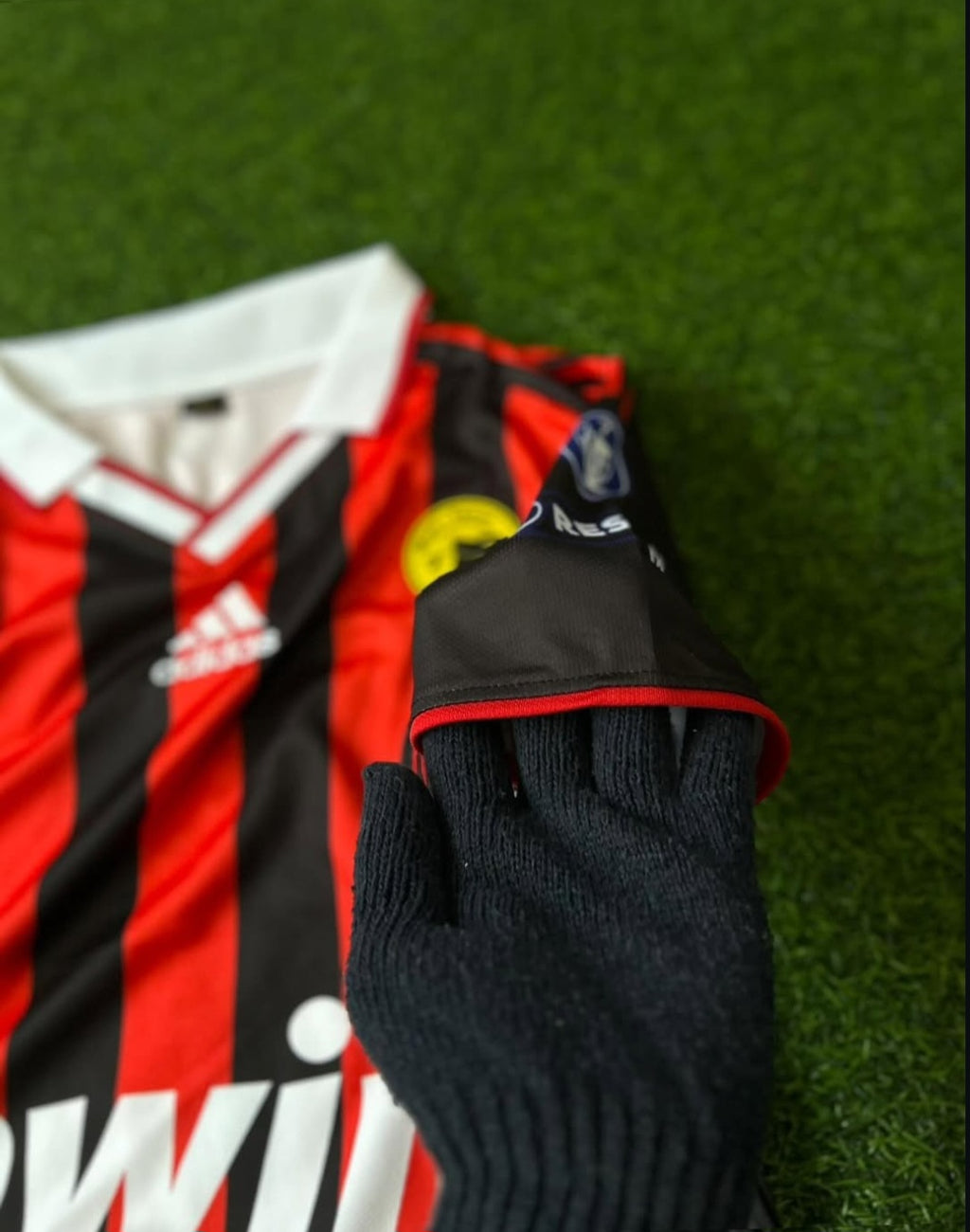 AC MILAN 2009-10 SEASON HOME KIT, HALFSLEEVE POLO EMBROIDERY